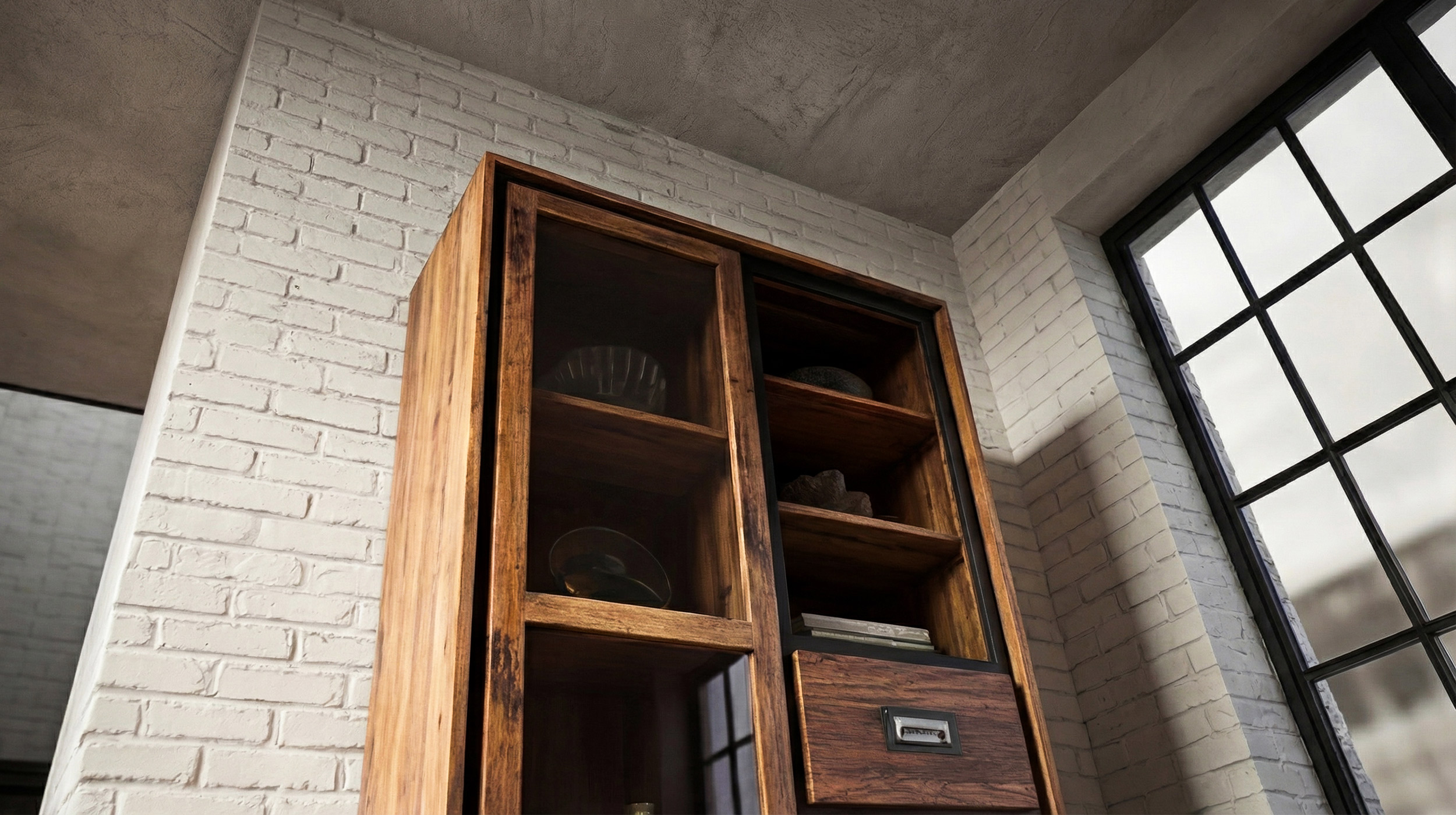 Vitrine Akazie Altholz massiv montiert - 100 cm Glastür - NARVIK