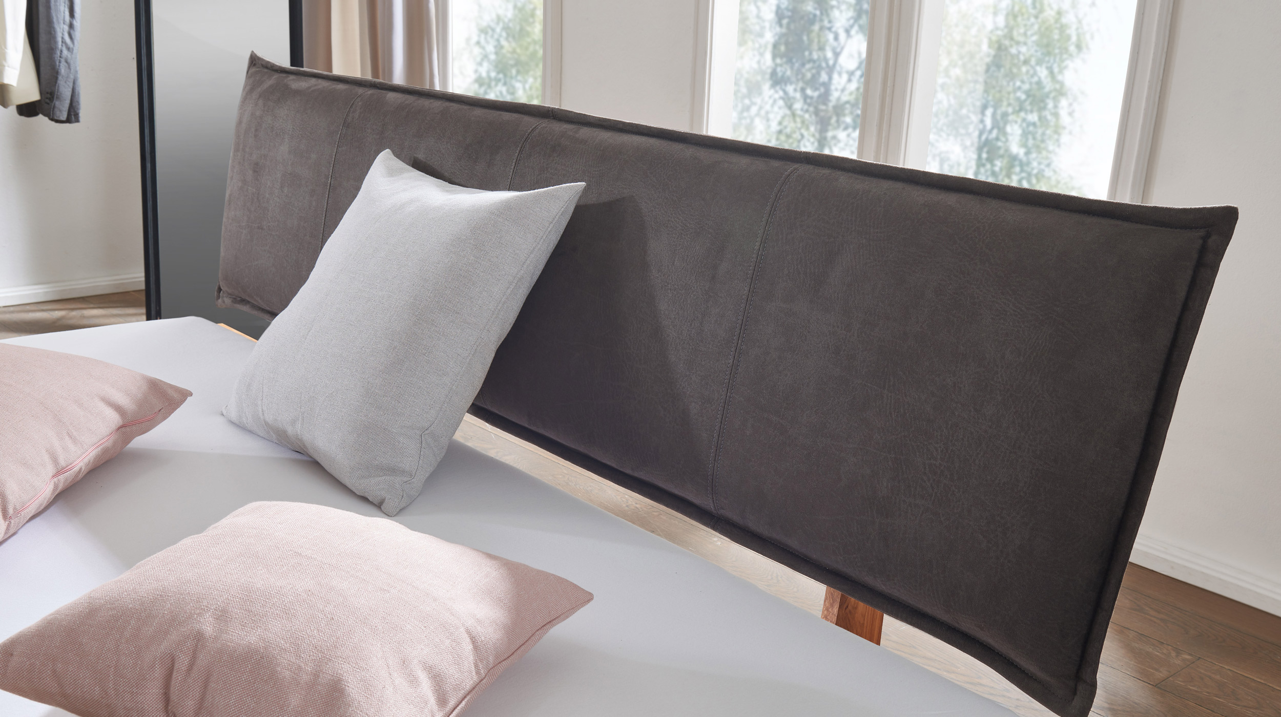 Massivholzbett 140 cm in Wildeiche geölt - AMIRA