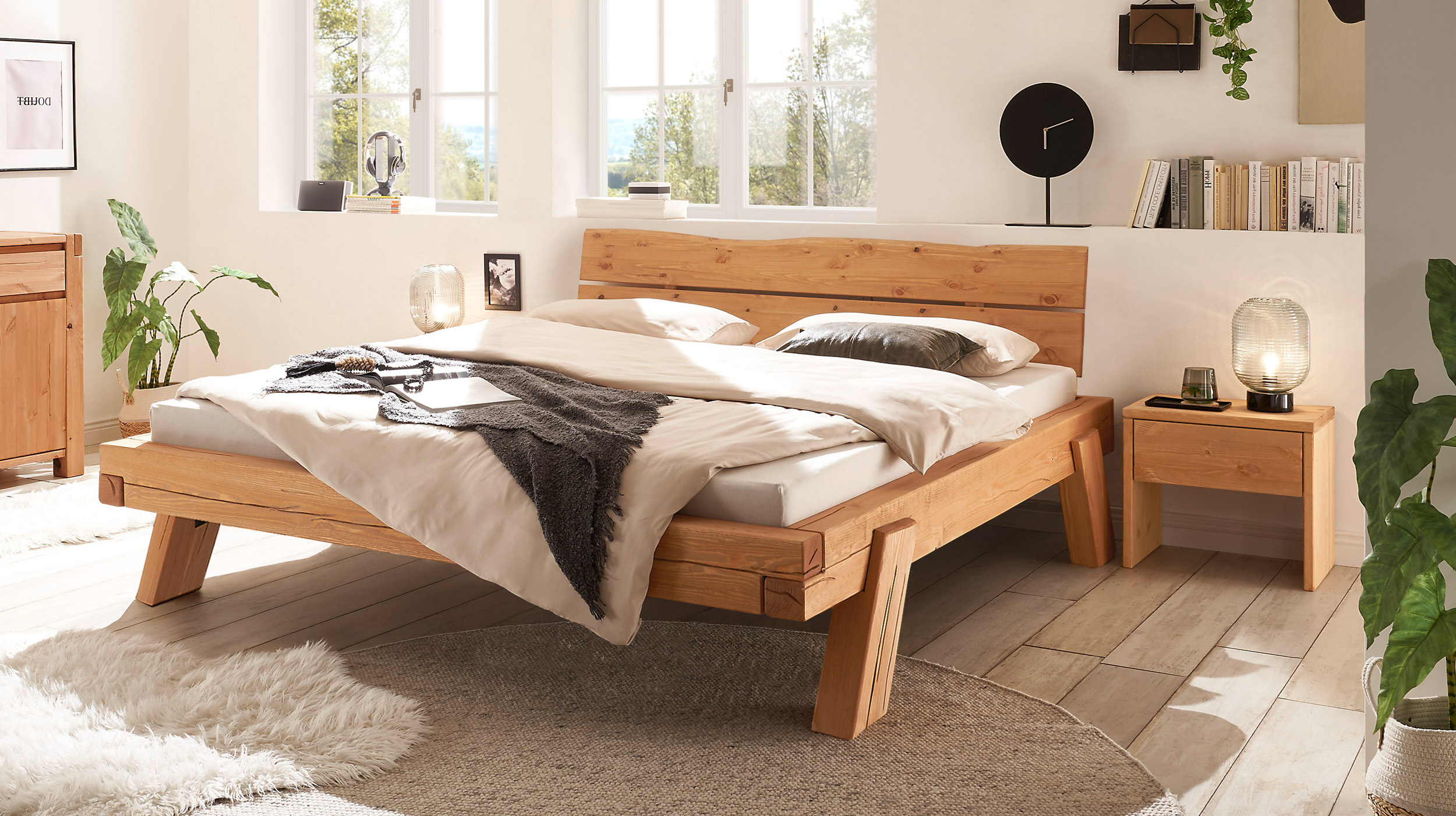 Balkenbett Massivholzbett 180 cm Kiefer geölt gebeizt - BERGTAL LEAN