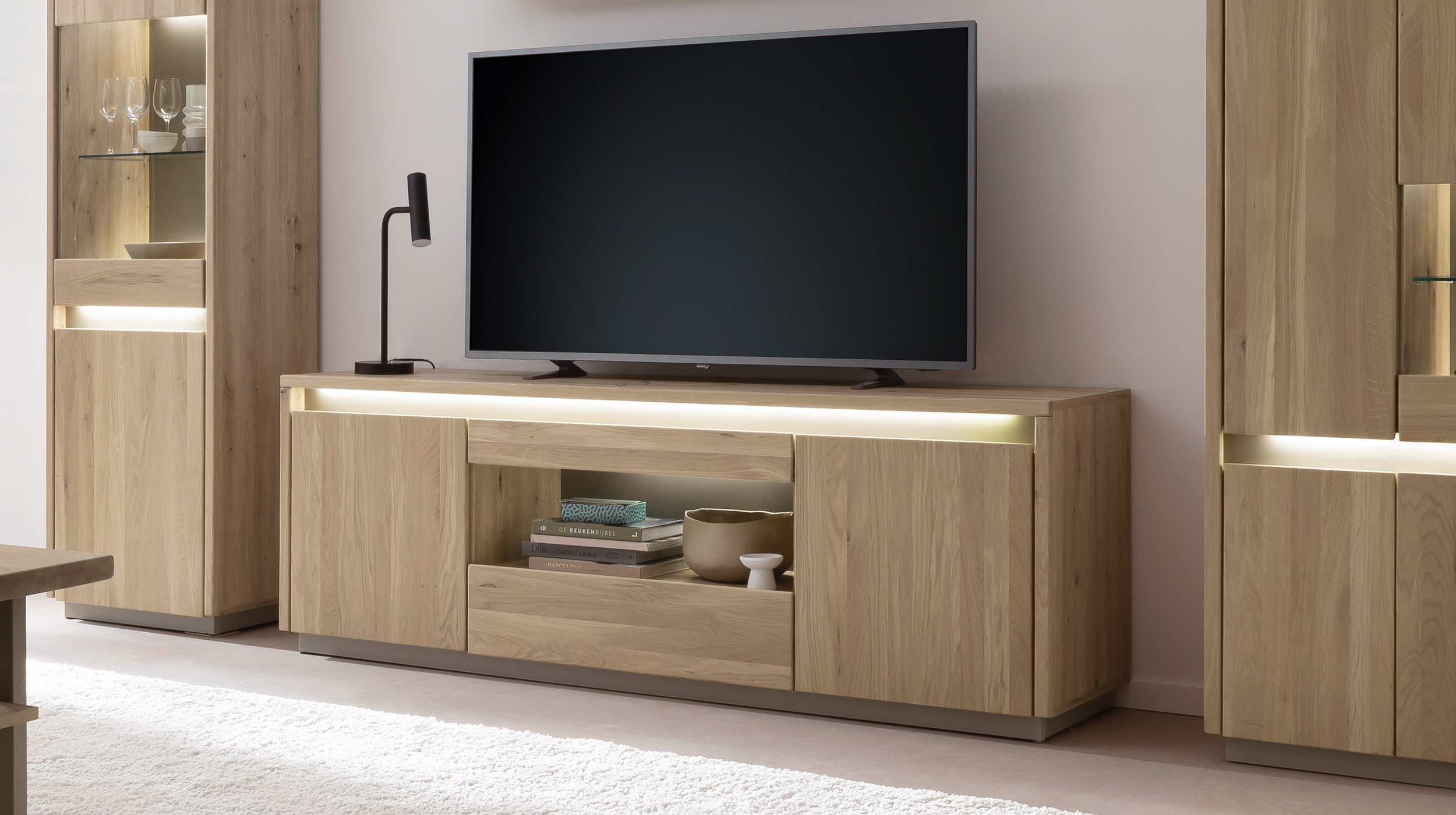 TV - Lowboard Kristalleiche massiv geölt 187 cm - TV-Board - LARVIK