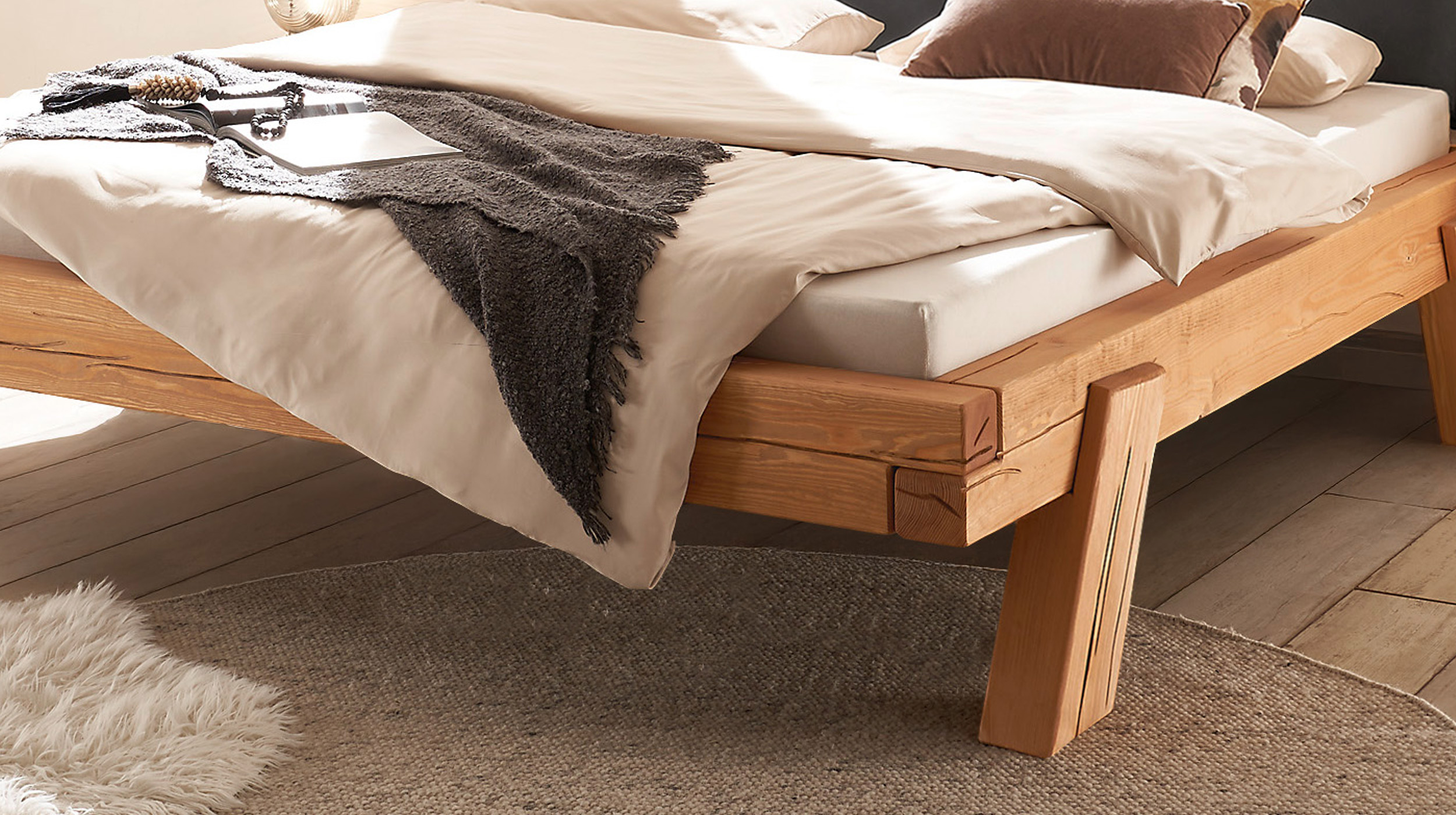 Balkenbett Massivholzbett 180 cm Kiefer geölt gebeizt - BERGTAL SOFT