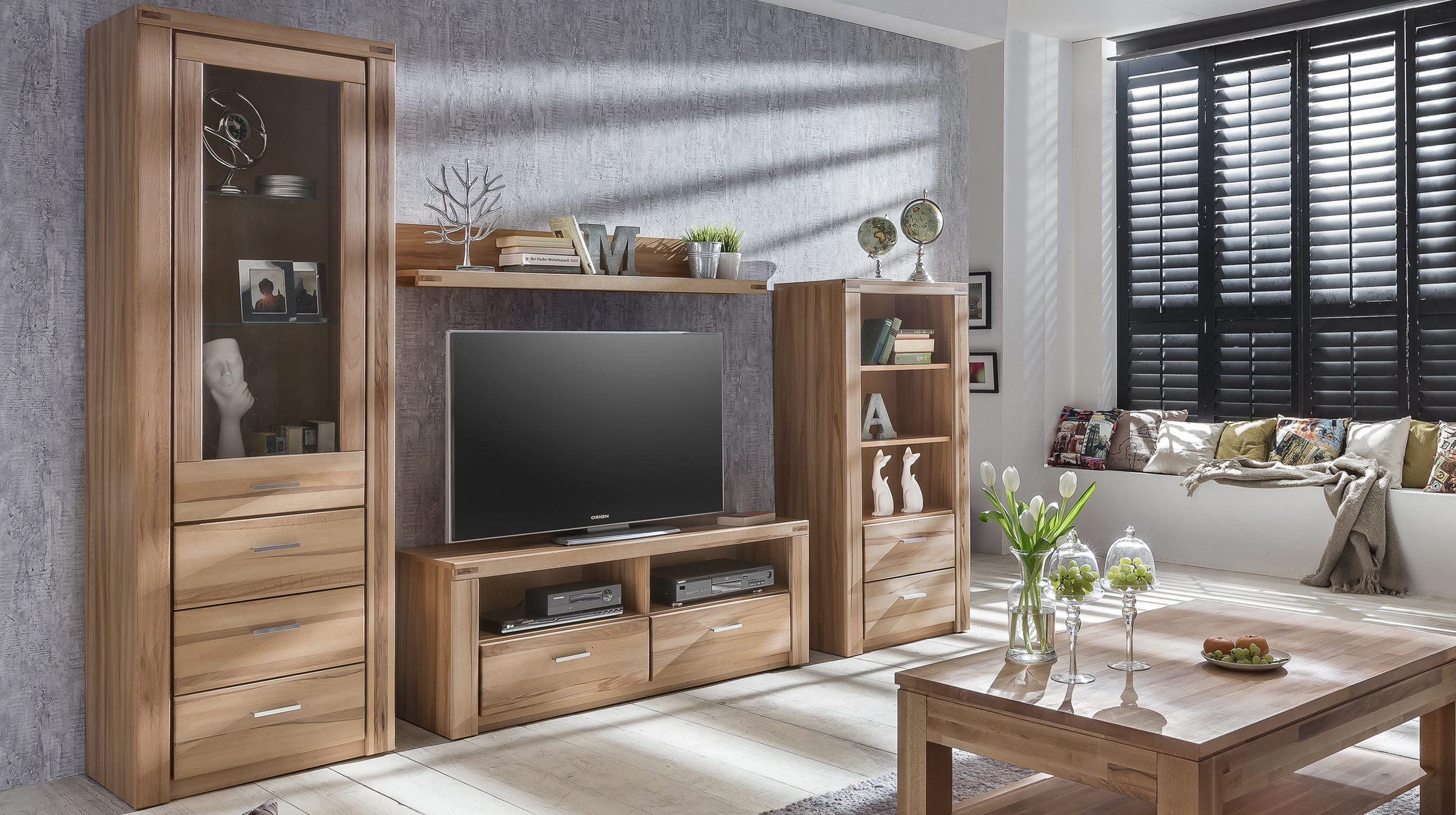 Vitrine mit Glastür Kernbuche teilmassiv geölt Breite 68 cm - FREYJA