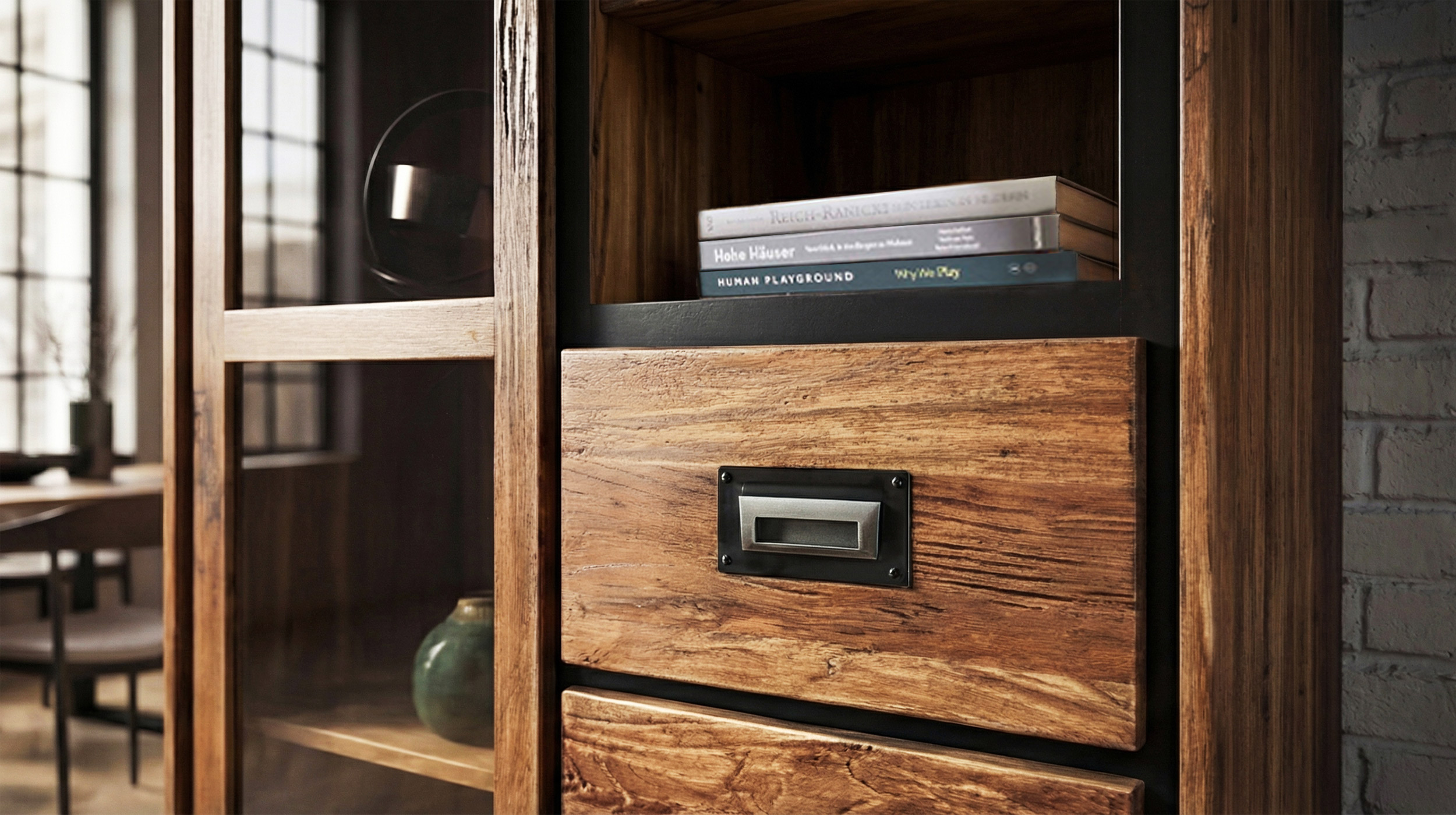 Vitrine Akazie Altholz massiv montiert - 100 cm Glastür - NARVIK