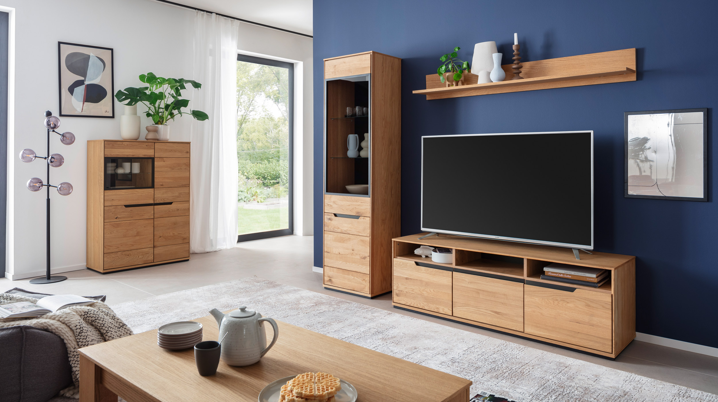 Highboard mit Glastür Wildeiche geölt teilmassiv 93 cm - ARAYA