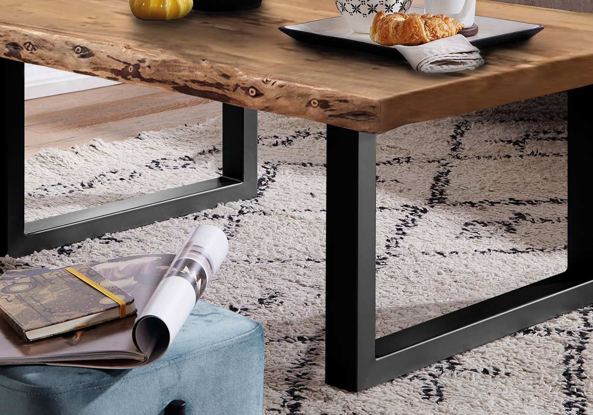 Couchtisch Baumkante Akazie lackiert massiv 120 x 80 cm - TICO